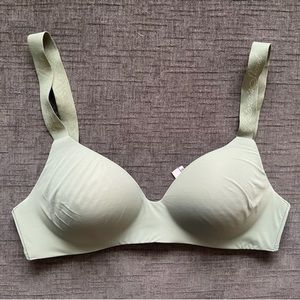 Victorias Secret bra, size 36D (like new)